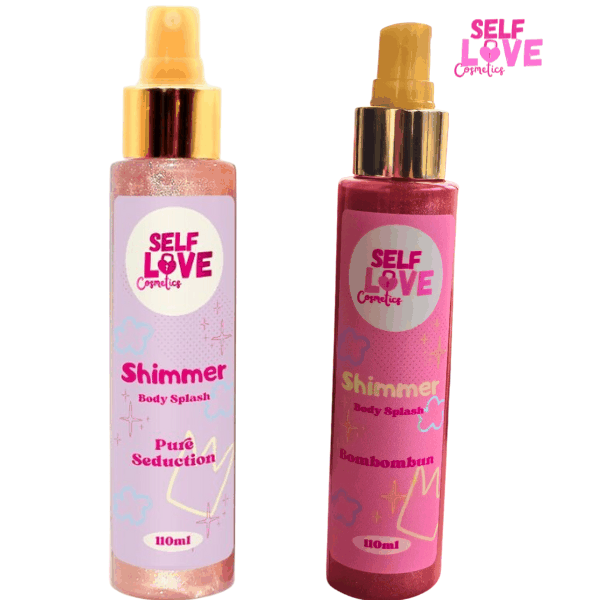 Body Splash Shimmer en botella transparente y rosa con tapa dorada, etiqueta con diseño femenino y brillo sutil visible